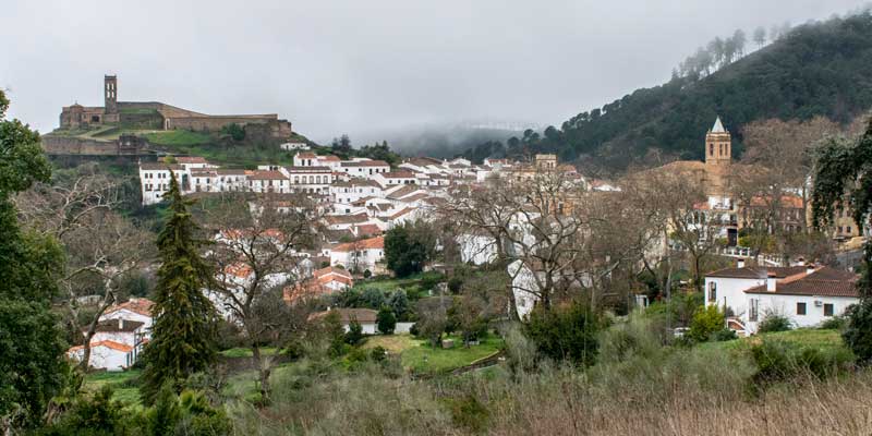 Almonaster-la-Real-Huelva-Ruta-ciclista-Pueblo